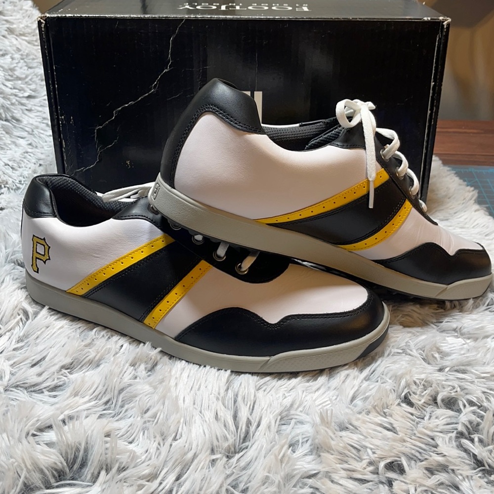 Footjoy Pirates golf shoes 10.5 Myjoys  contour casual black yellow white.